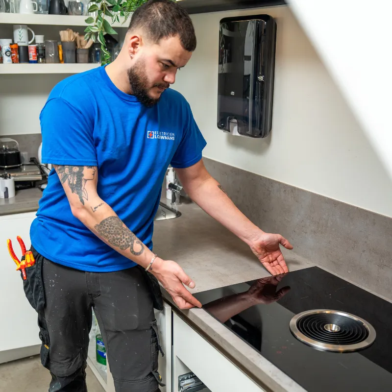 Inductiekookplaat in een keuken