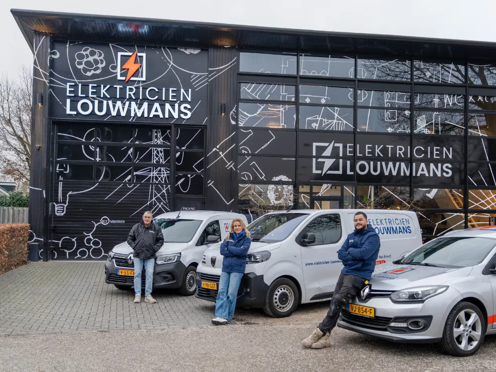 Elektricien van Louwmans legt nieuwe elektra aan